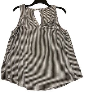 ⭕️ 5/$5 ⭕️ Old Navy, large sleeveless blouse striped